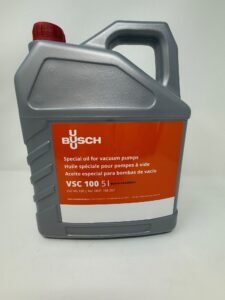 A gray 5-liter plastic container with a red cap, labeled "Busch VSC 100 Oil - 5 Liter (P/N 0831168357)" in English, French, and Spanish, sits on a white surface.
